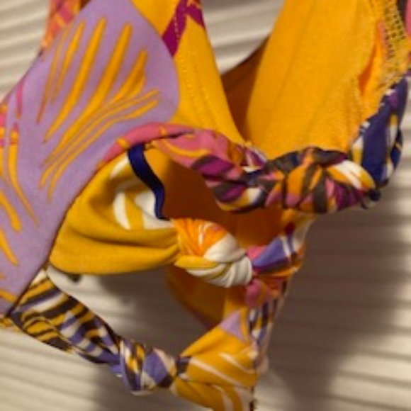 Colorful Sports bra top with wide straps and 3 ties on each side, pullover style - Picture 4 of 5